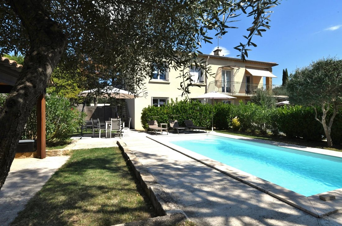 Casa en Uzès, Occitania, Francia 1 - 18769978
