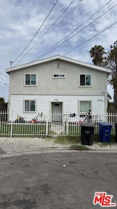 Los Angeles, California, United States 1 - 18768378