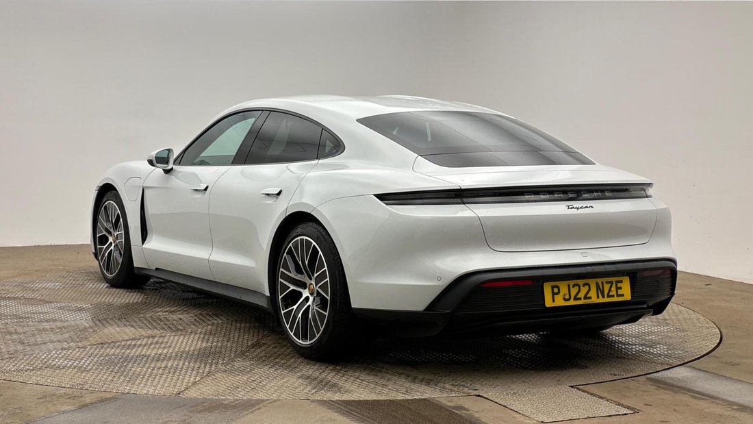 Sedan in Ruislip, United Kingdom 3 - 18768313