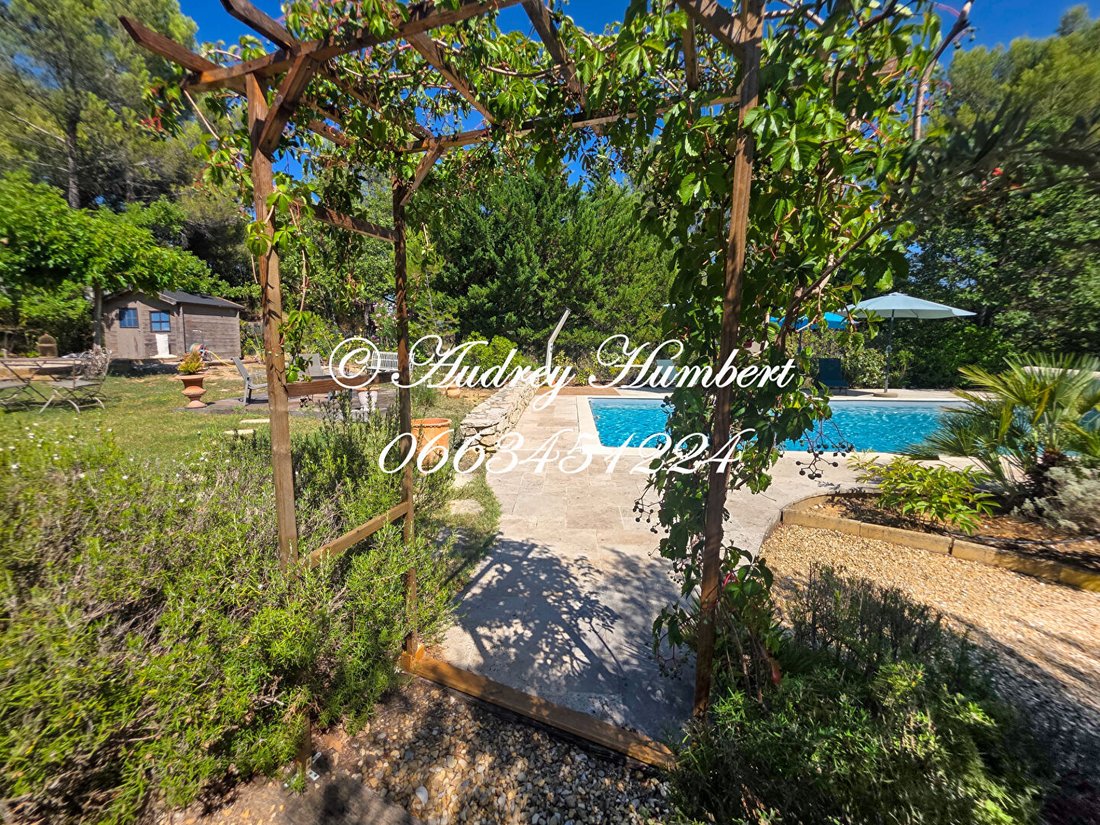 Villa in Sainte-Tulle, Provence-Alpes-Côte d'Azur, France 2 - 18770314