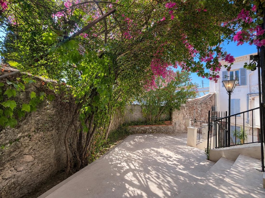 House in Tassigny, Cannes, France 1 - 18769615
