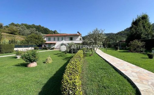 Casa de Campo en Camaiore, Toscana, Italia 1