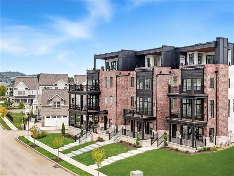 Townhouse in Oakmont, Pennsylvania, United States 2 - 17412806