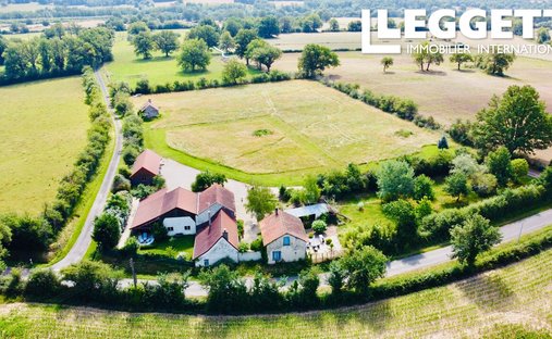 Haus in Saint-Pierre-le-Moûtier, Bourgogne-Franche-Comté, Frankreich 1