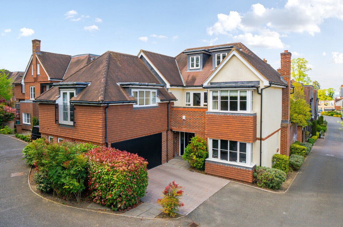 House in Guildford, England 1 - 18768600