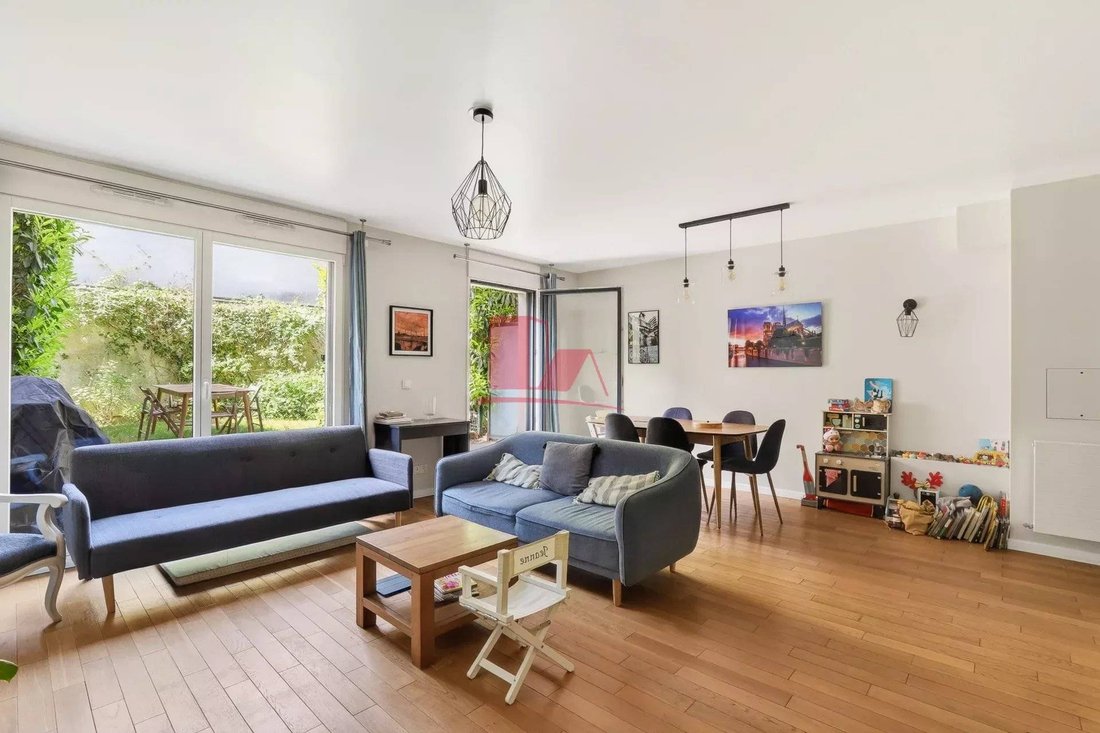 Apartment in Insurrection, Vanves, France 1 - 17796259