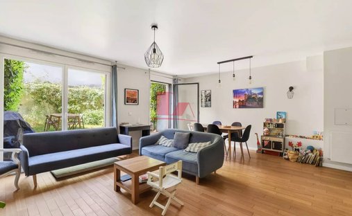 Apartment in Insurrection, Vanves, France 1