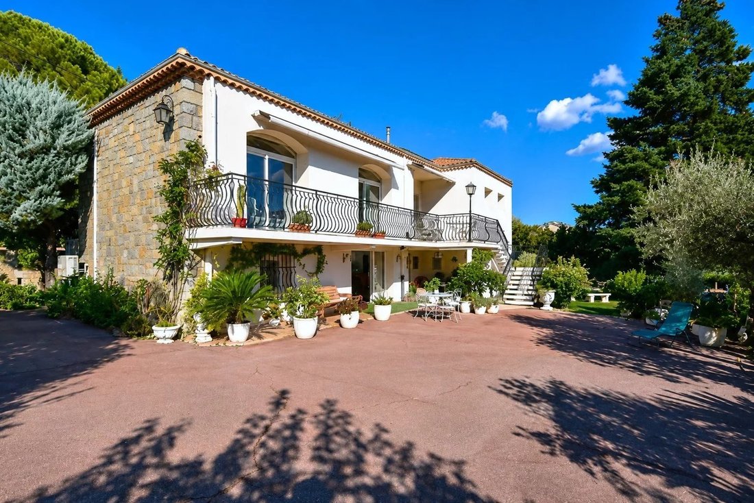 Casa en Fayence, Provenza-Alpes-Costa Azul, Francia 1 - 18772827