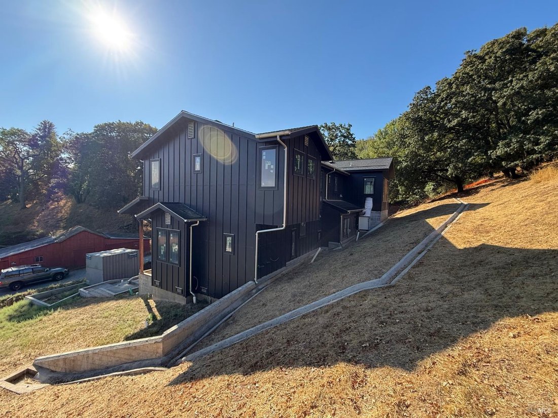 House in Novato, California, United States 4 - 18770650