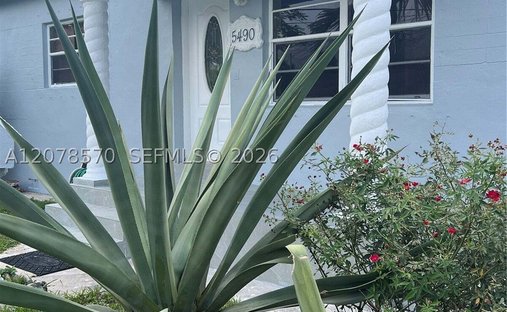 House in Hialeah, Florida, United States 1