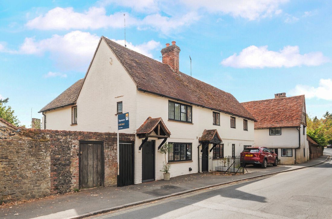 House in Shere, England 1 - 18768703
