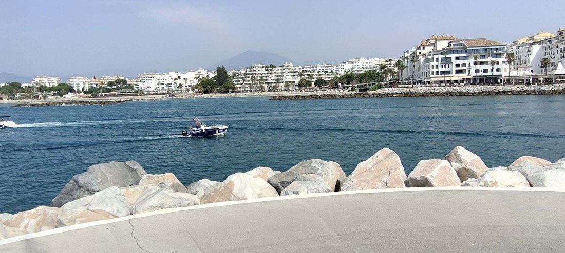 Apartamento en Playa Puerto Banús, Marbella, España 2 - 18768479