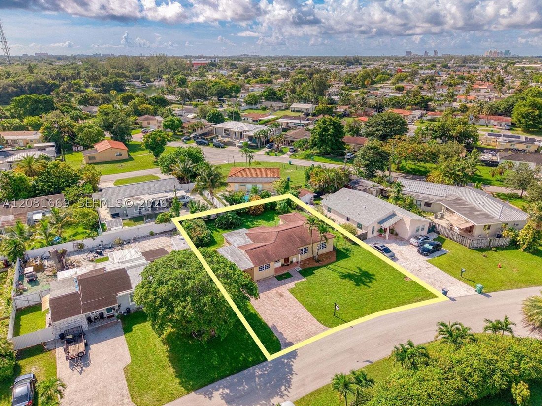 House in Miami, Florida, United States 1 - 18771180