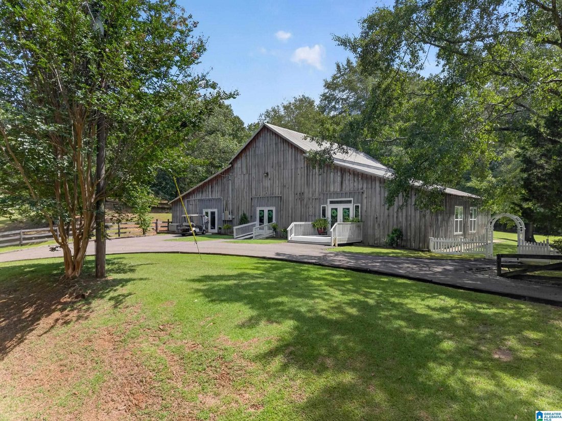 Corps de ferme à Pell City, Alabama, États-Unis 1 - 18290887
