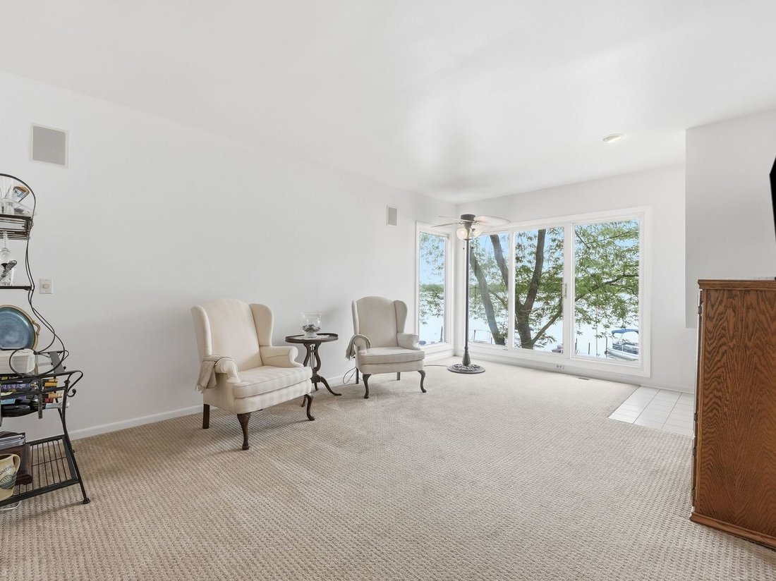 Condo in Mundelein, Illinois, United States 5 - 18771176