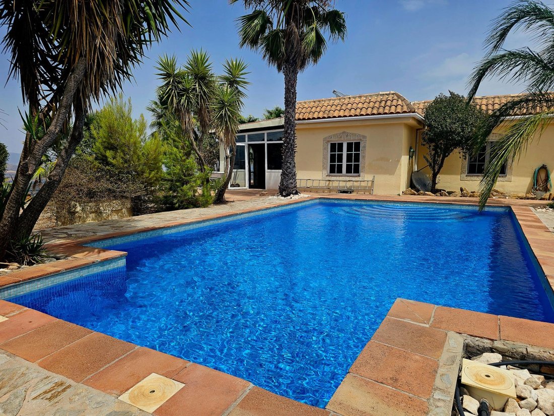 Villa in Coín, Andalusien, Spanien 1 - 18772576