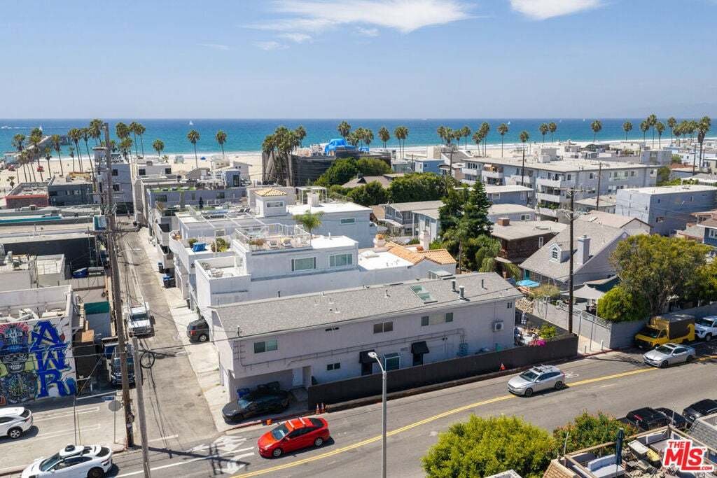 Los Angeles, California, United States 2 - 18773913