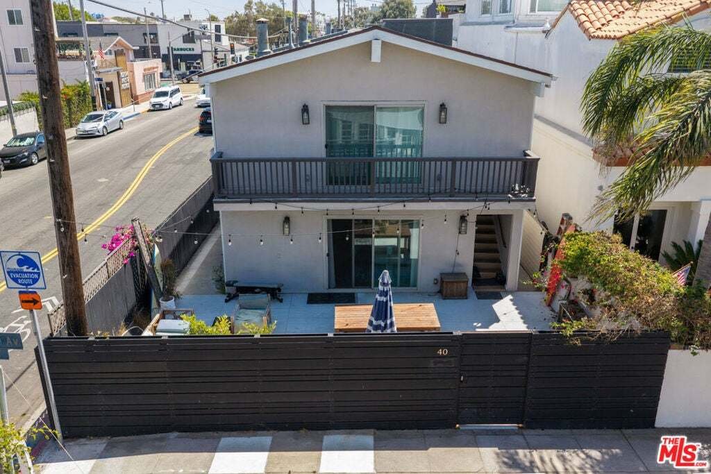 Los Angeles, California, United States 5 - 18773913