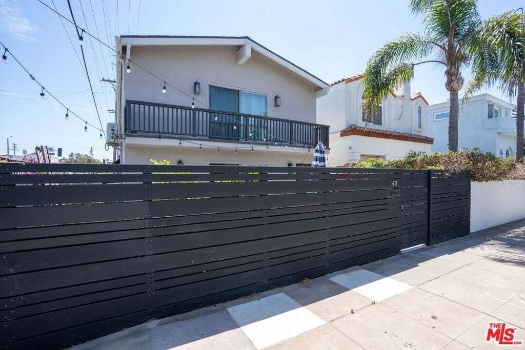 Los Angeles, California, United States 3 - 18773913