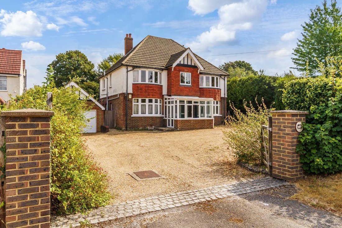Haus in Epsom and Ewell, England 1 - 18774208