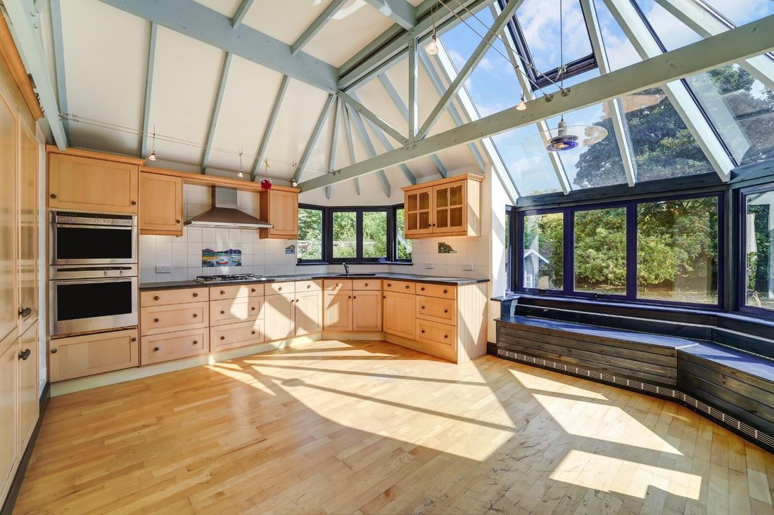 Haus in Epsom and Ewell, England 2 - 18774208