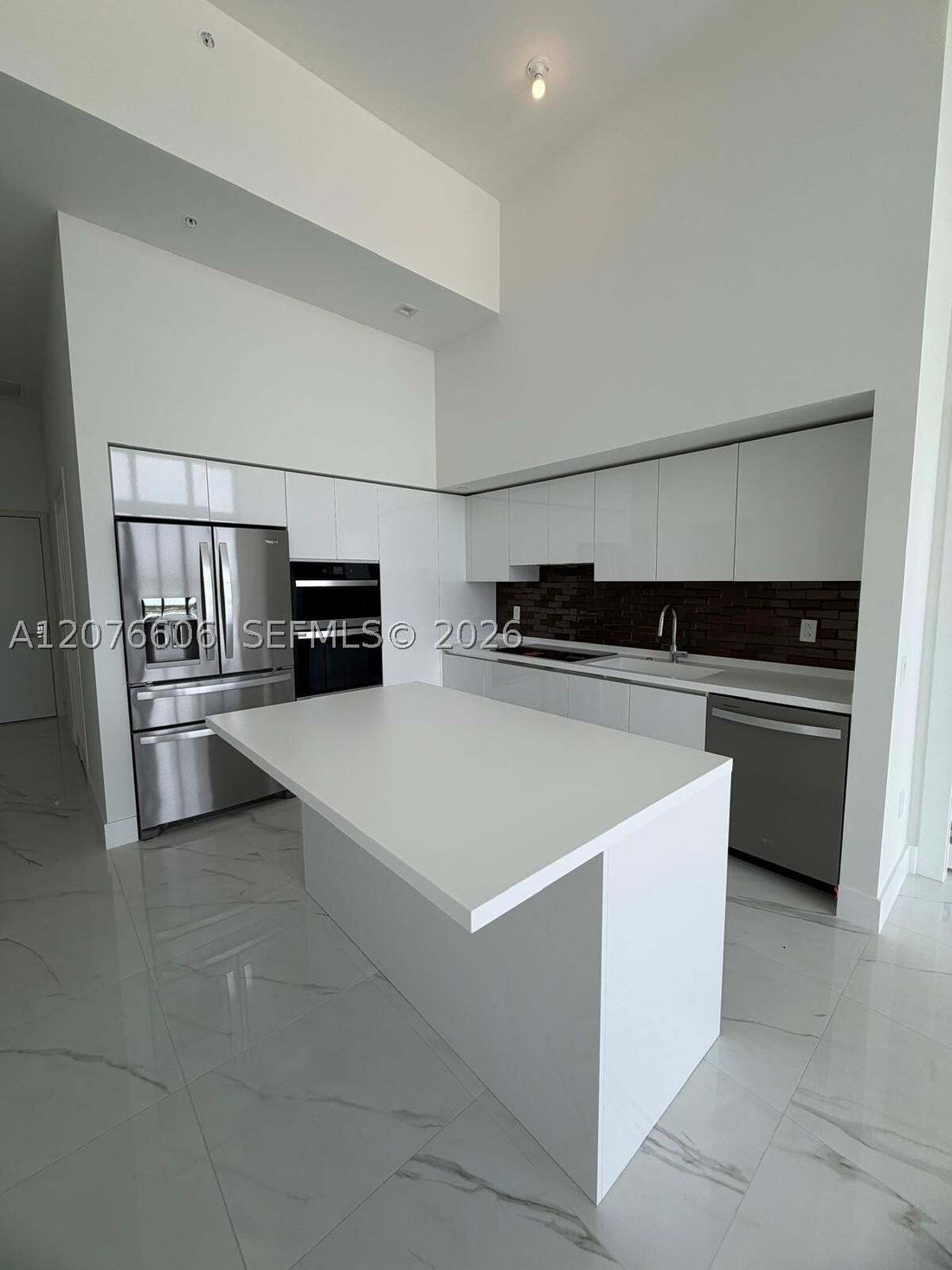 Condominio en Hallandale Beach, Florida, Estados Unidos 2 - 18774019