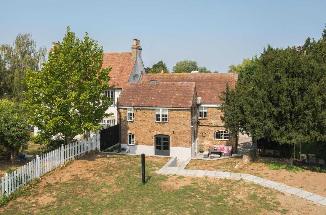 Haus in Lower Halstow, England 3 - 18774144