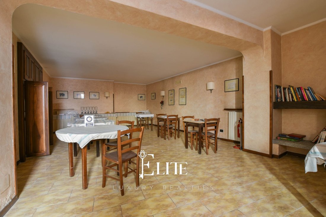 Villa in Angera, Lombardei, Italien 4 - 18774642
