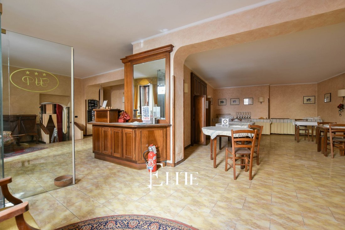 Villa in Angera, Lombardei, Italien 5 - 18774642
