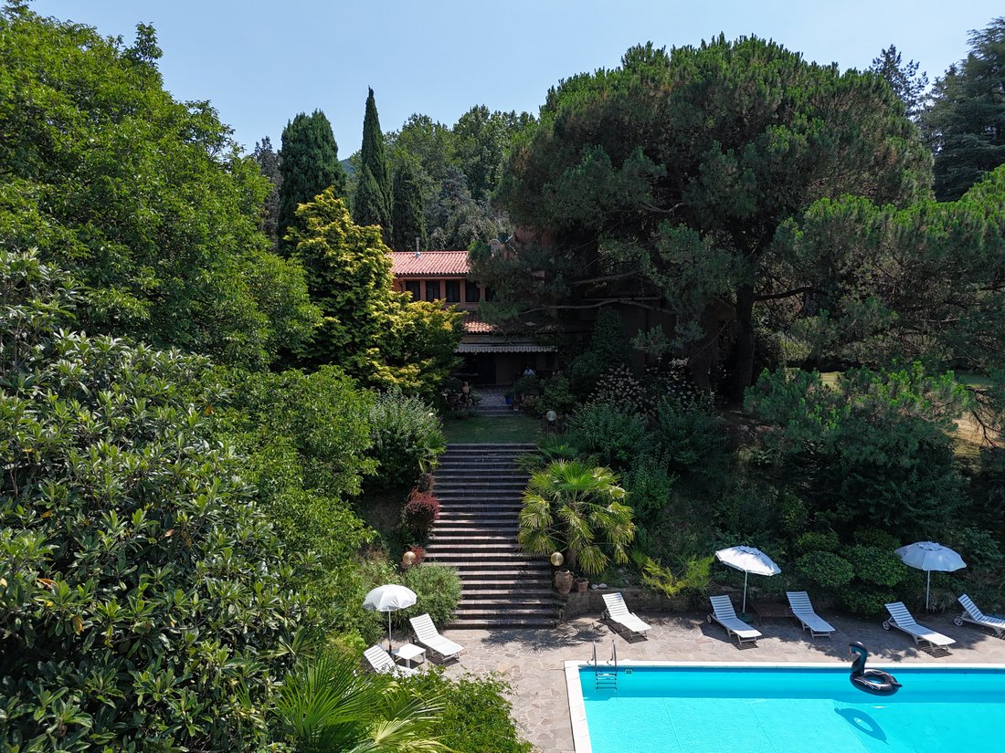 Villa in Oggiono, Lombardei, Italien 1 - 18774454