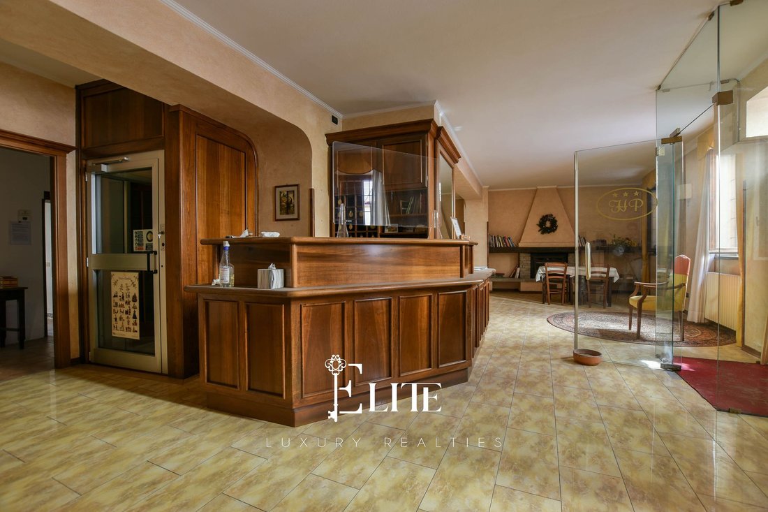 Villa in Angera, Lombardei, Italien 3 - 18774642