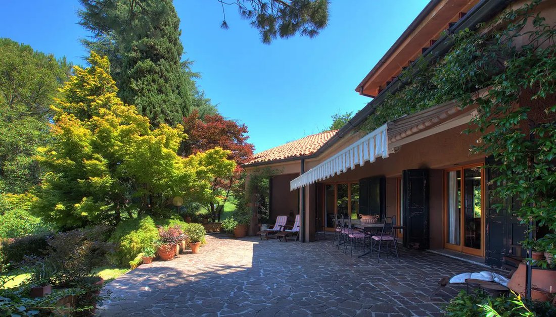 Villa in Oggiono, Lombardei, Italien 2 - 18774454