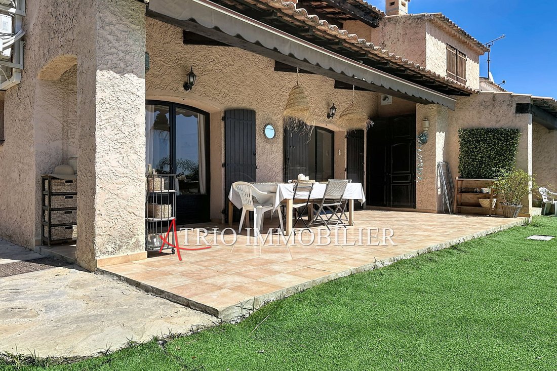 Villa in Saint-Laurent-du-Var, Provence-Alpes-Côte d'Azur, France 2 - 17982594