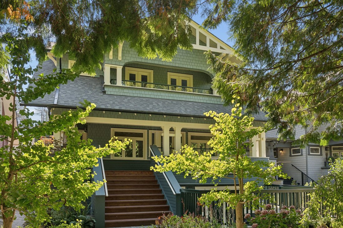 Villa in Vancouver, British Columbia, Canada 1 - 18775189