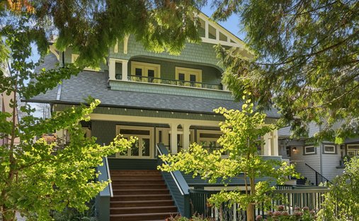 Villa in Vancouver, British Columbia, Canada 1