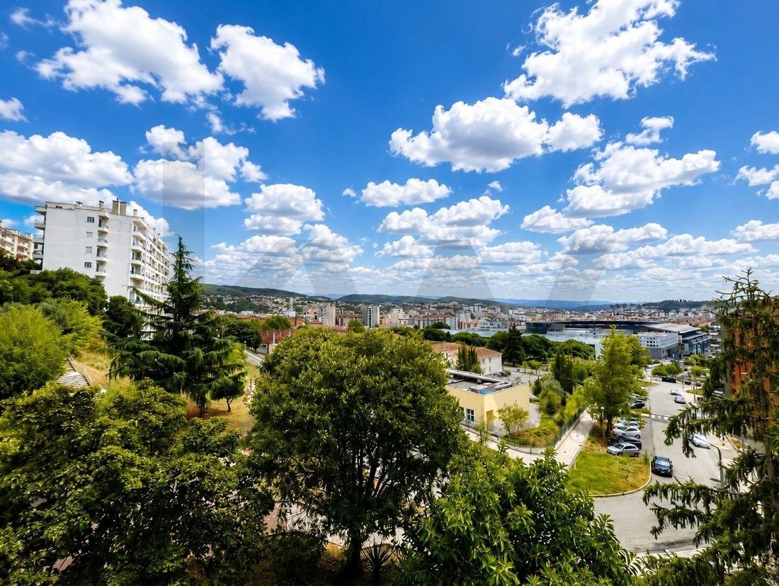Apartment in Coimbra (Se Nova, Santa Cruz, Almedina e Sao Bartolomeu), Coimbra District, Portugal 1 - 18774864