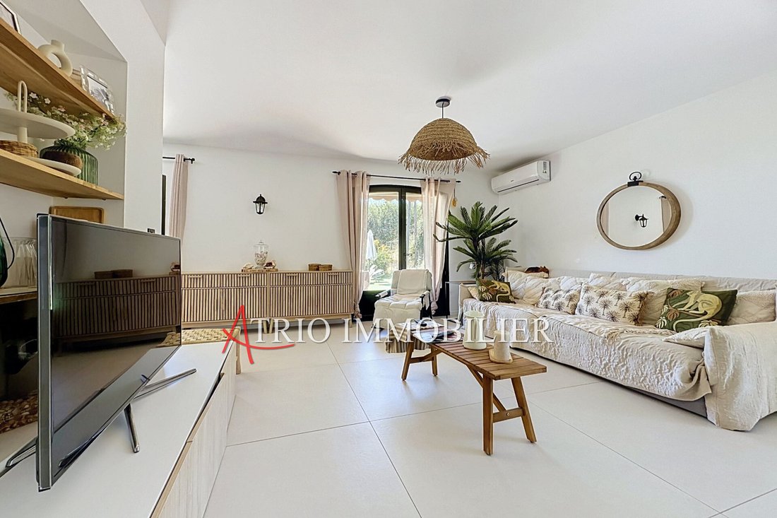 Villa in Saint-Laurent-du-Var, Provence-Alpes-Côte d'Azur, France 5 - 17982594