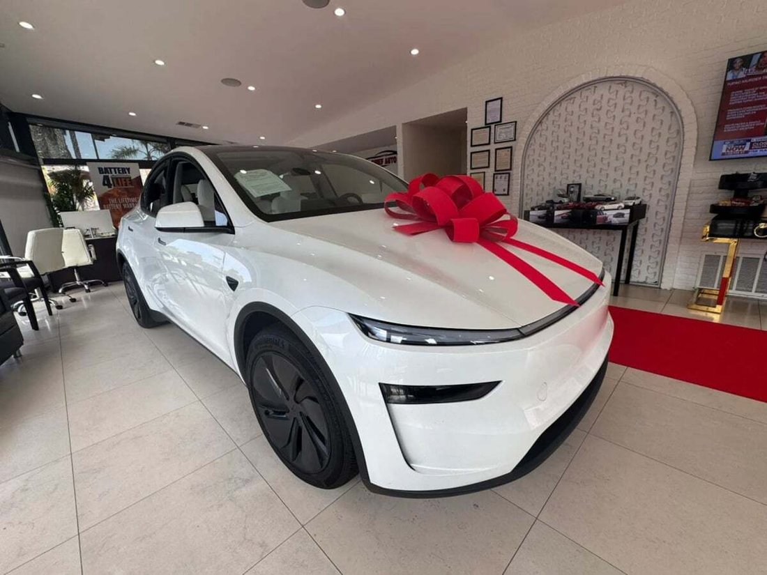 Suv in Newport Beach, CA, United States 3 - 18754918