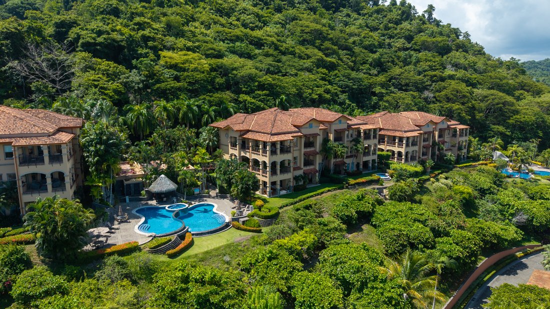 Condo in Playa Herradura, Puntarenas Province, Costa Rica 2 - 18775557