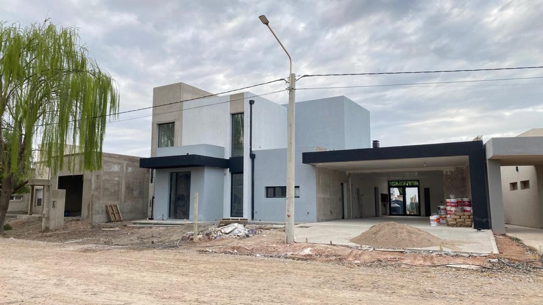 House in Centenario, Neuquen, Argentina 1 - 18272788