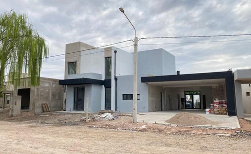 House in Centenario, Neuquen, Argentina 1