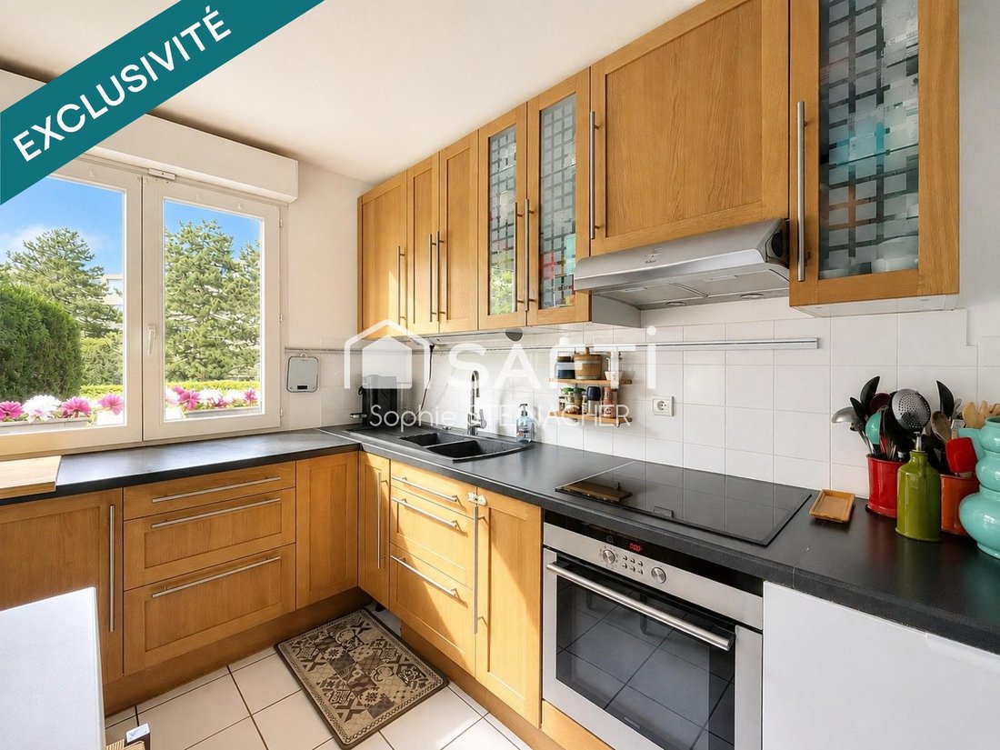 Apartment in Chatou, Ile-de-France, France 3 - 18126893