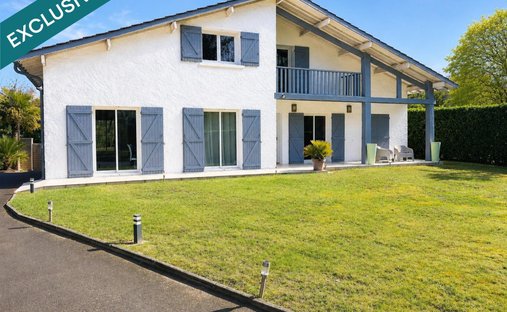 House in Saint-Aubin-de-Medoc, Nouvelle-Aquitaine, France 1