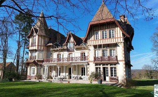 Estate in Centre Ville, Digoin, France 1
