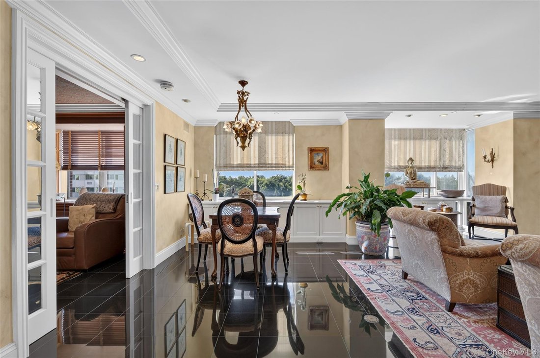 Condo in Garden City, New York, United States 3 - 18774637