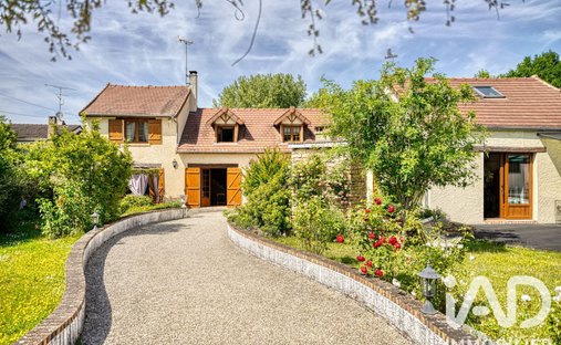 House in ZAC Hameaux, Breuillet, France 1