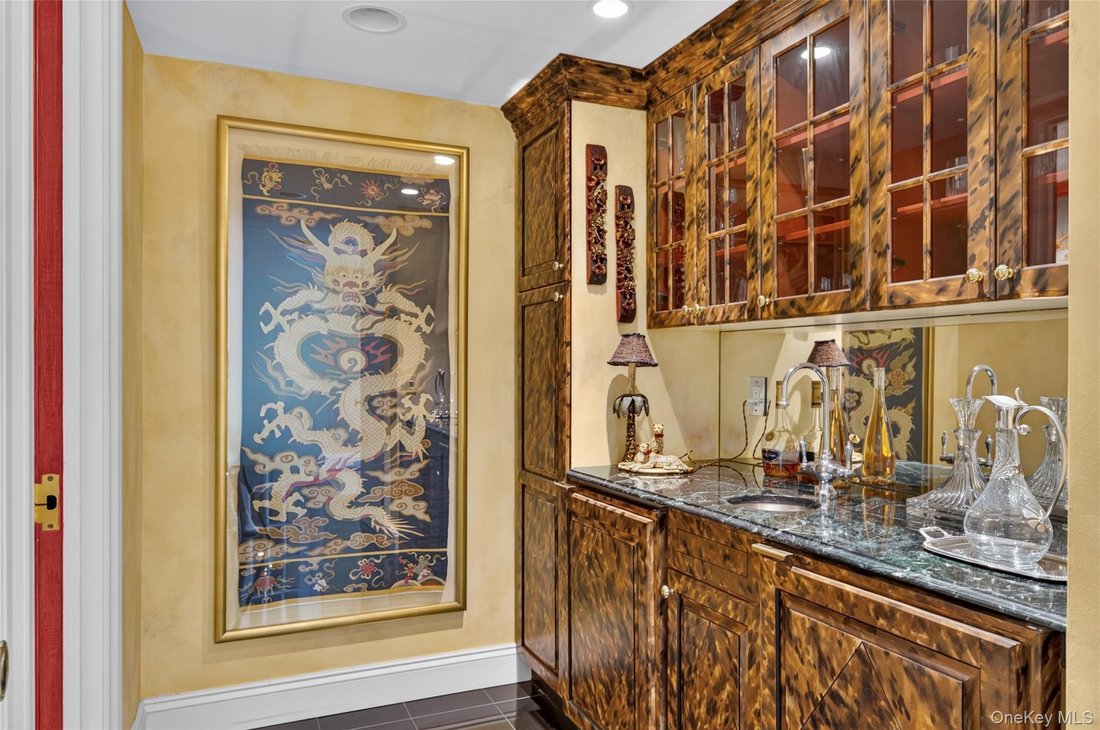 Condo in Garden City, New York, United States 2 - 18774637