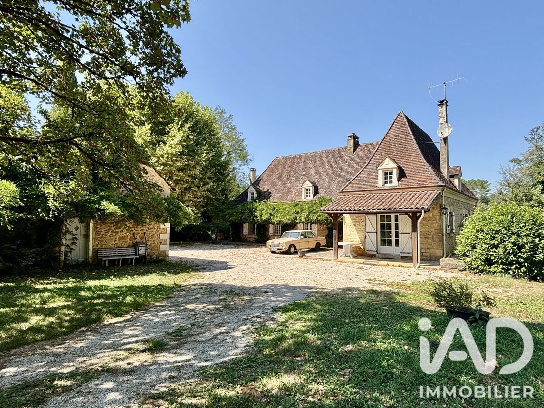 Casa en Sarlat-la-Canéda, Nueva Aquitania, Francia 1 - 18777129