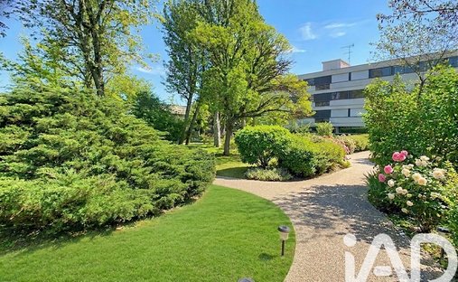 Apartamento en Bruyères-Acacias-Fonceaux, Sevres, Francia 1