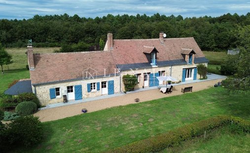 Domaine à Sanitas-Rotonde, Tours, France 1